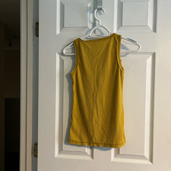 Lightweight Ribbed Tank Top - Picture 2 of 3